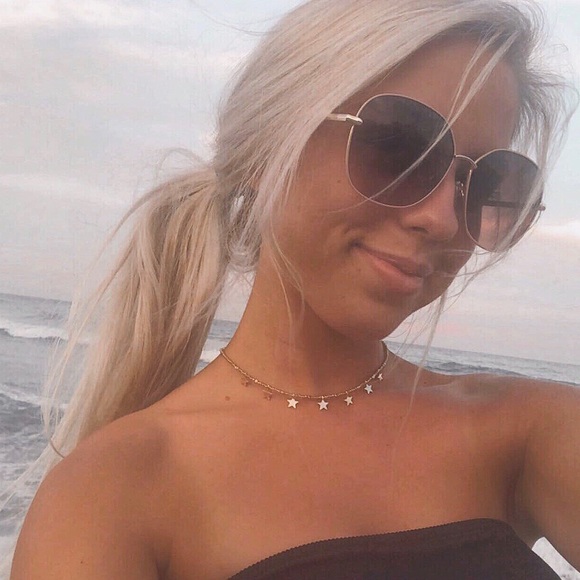 Meet your Posher, Becca - Picture 6 of 7